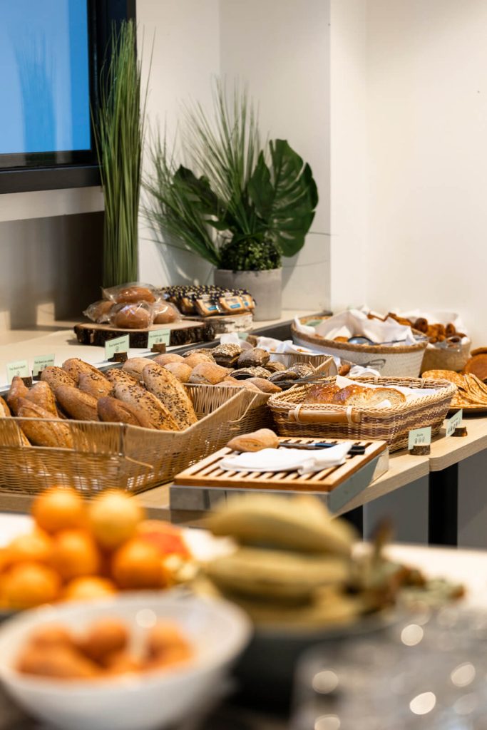 Petit dejeuner1 Buffet pains petit-déjeuner Gulf Stream